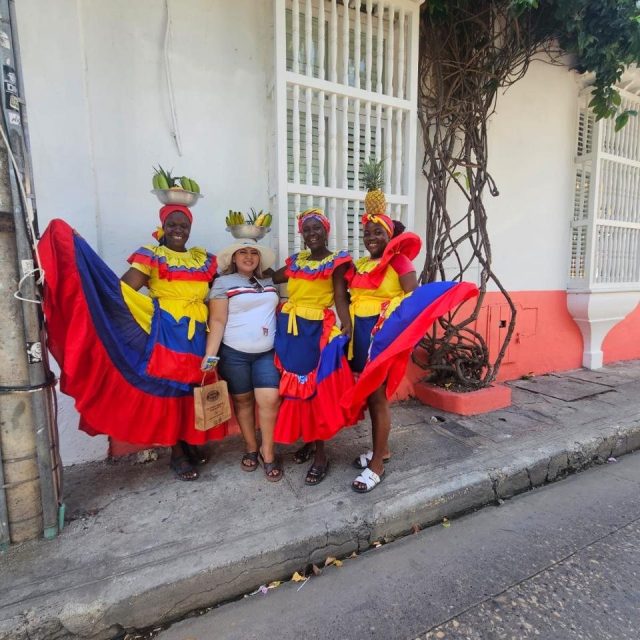 Palenqueras con trajes tradicionales de Colombia
