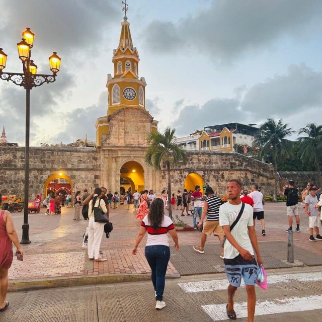 Torre del Reloj, entrada a la ciudad amurallada de Cartagena