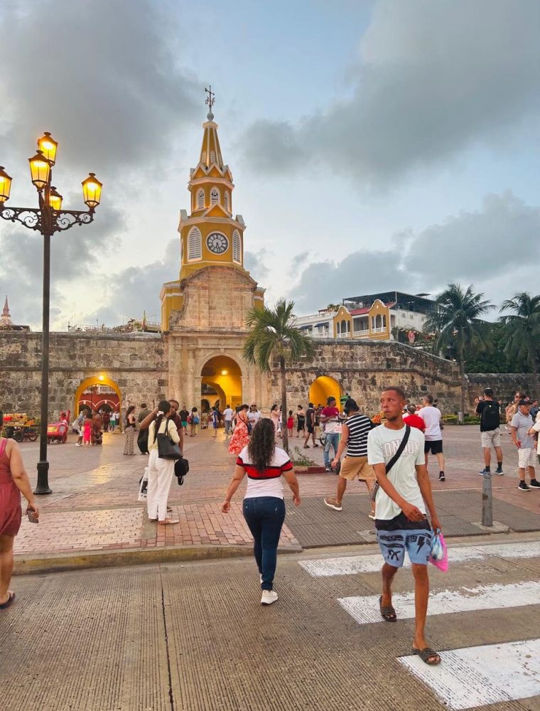 Torre del Reloj, entrada a la ciudad amurallada de Cartagena