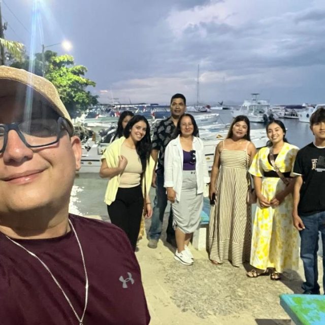 Viajeros de Soy patadechucho.gt en una marina de República Dominicana